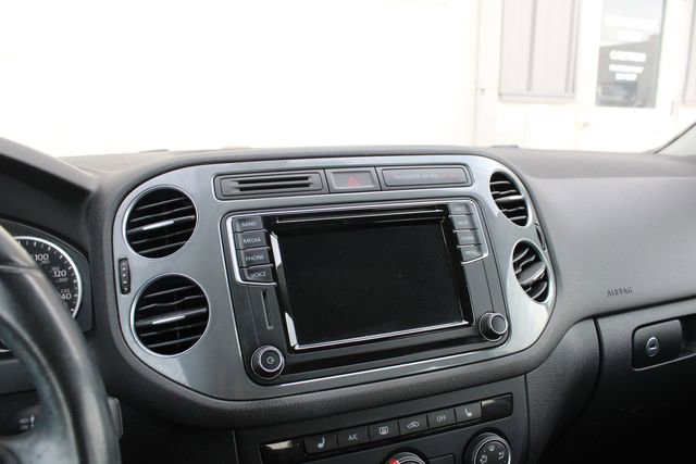Used 2017 Volkswagen Tiguan S image 14
