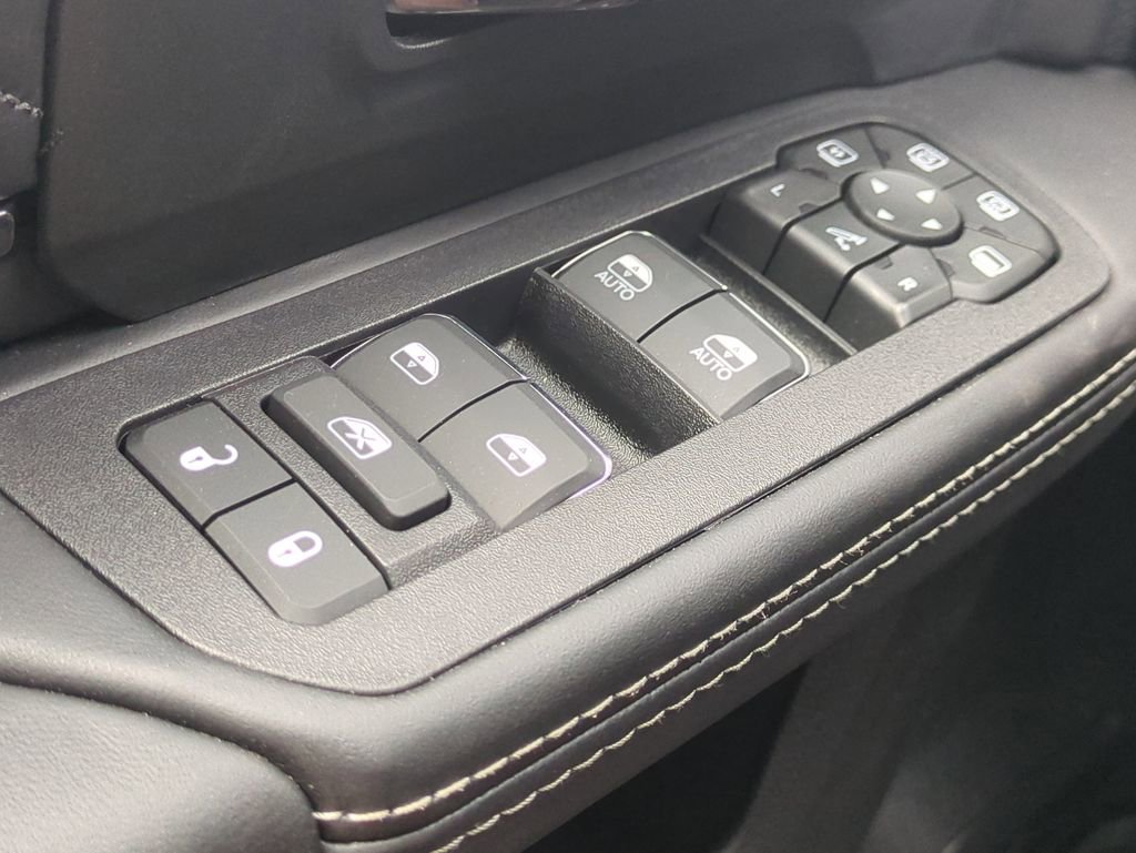 New 2026 RAM 2500 Limited AWD/4WD image 25