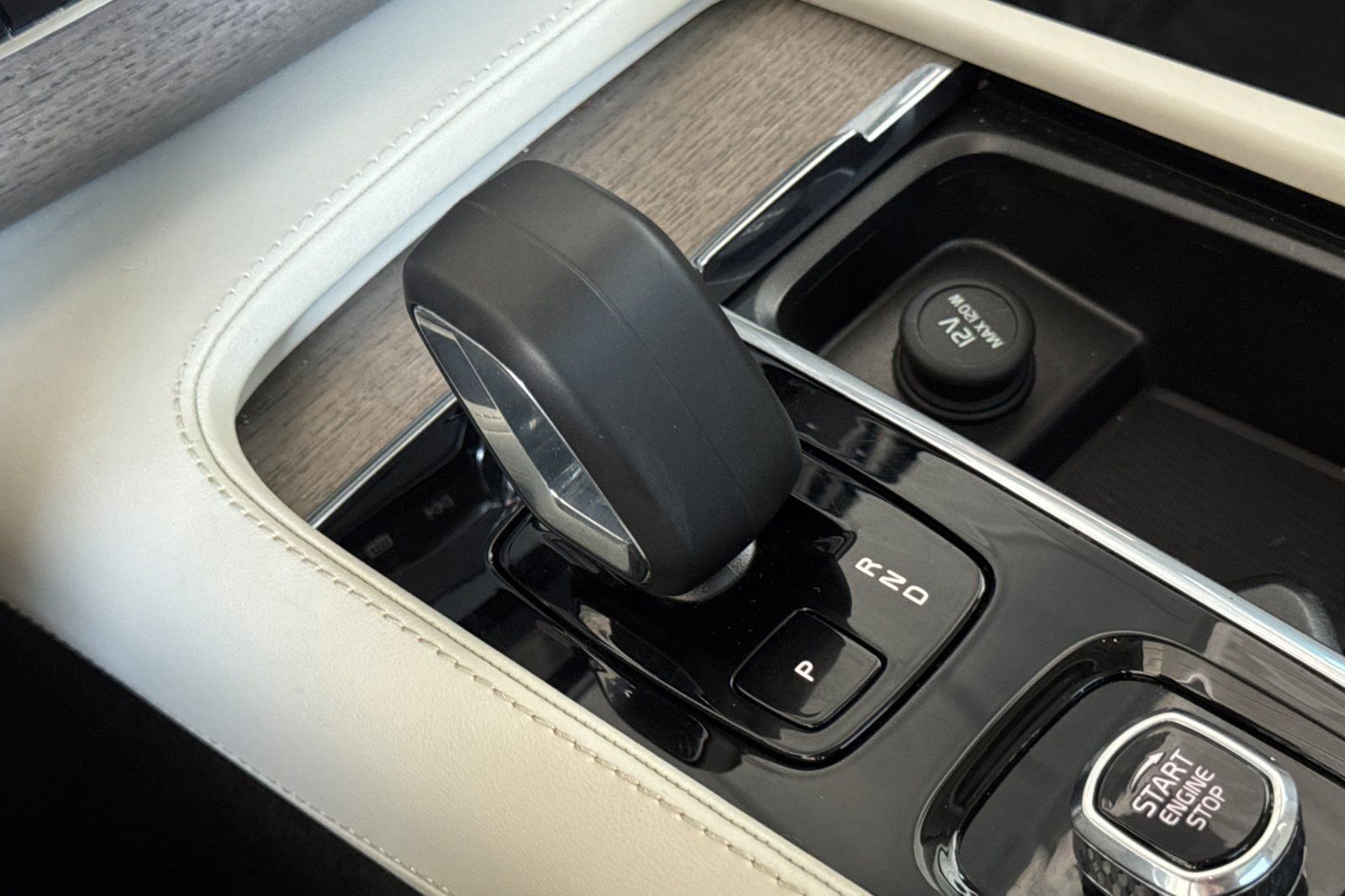 Certified 2024 Volvo XC90 T8 Plus w/ Protection Package Premier image 26