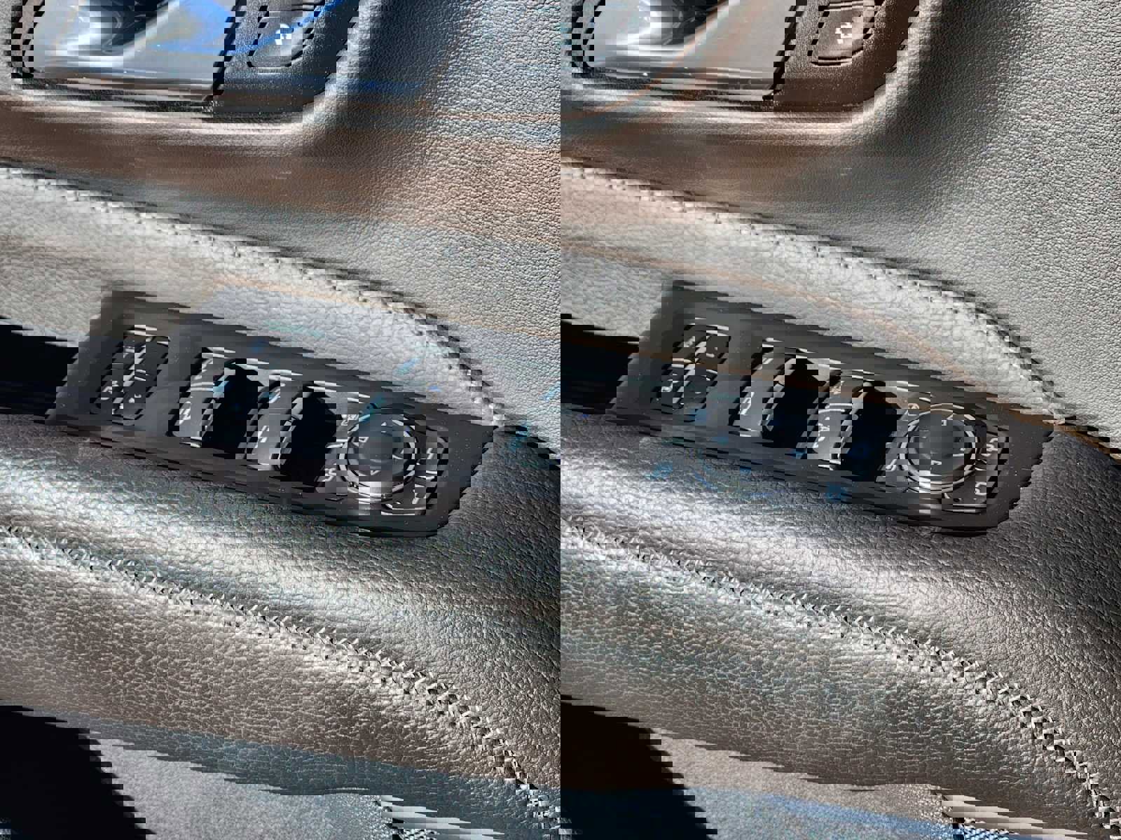 Used 2021 GMC Yukon Denali w/ Denali Premium Package image 7