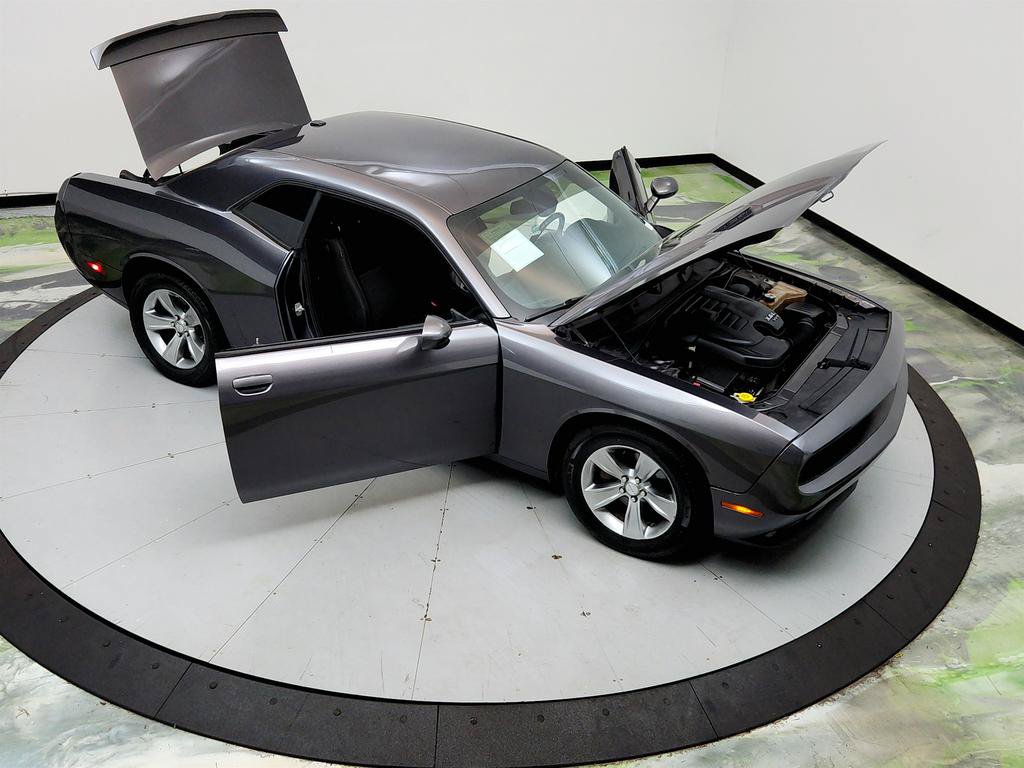Used 2020 Dodge Challenger SXT RWD image 17