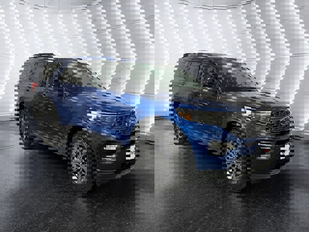 Used 2022 Ford Explorer XLT w/ Equipment Group 202A image 1