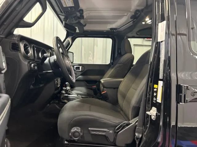 Used 2023 Jeep Wrangler Unlimited Sahara AWD/4WD image 11