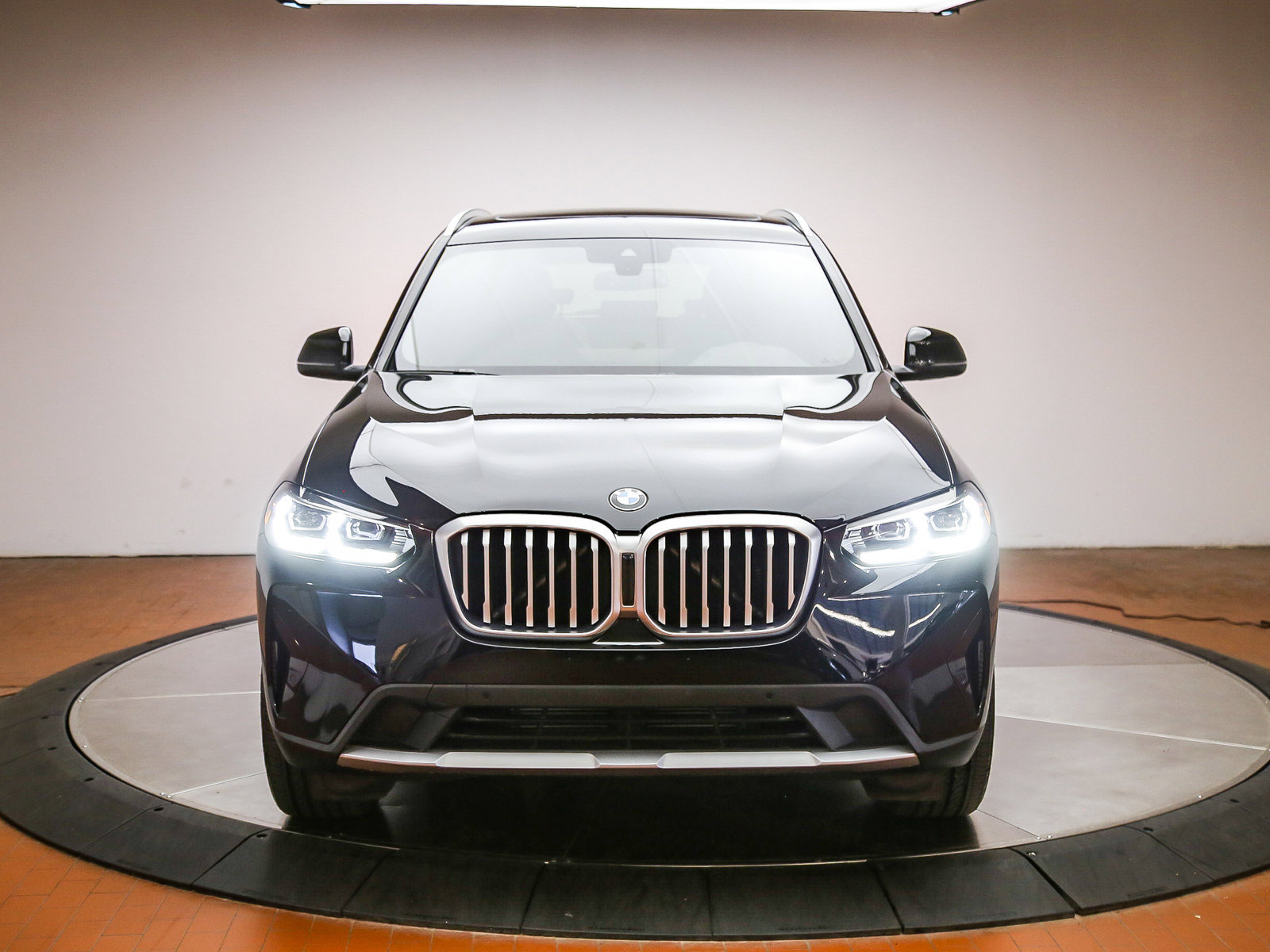 Used 2023 BMW X3 sDrive30i w/ Premium Package RWD image 2