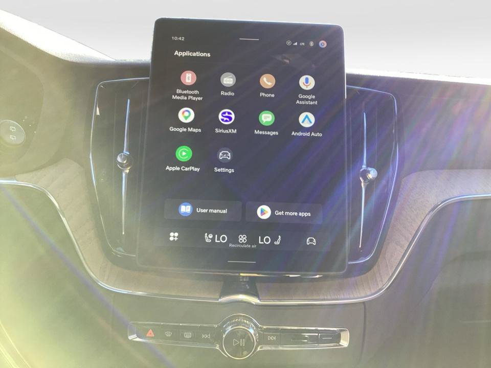 New 2027 Volvo XC60 B5 Plus AWD/4WD image 17