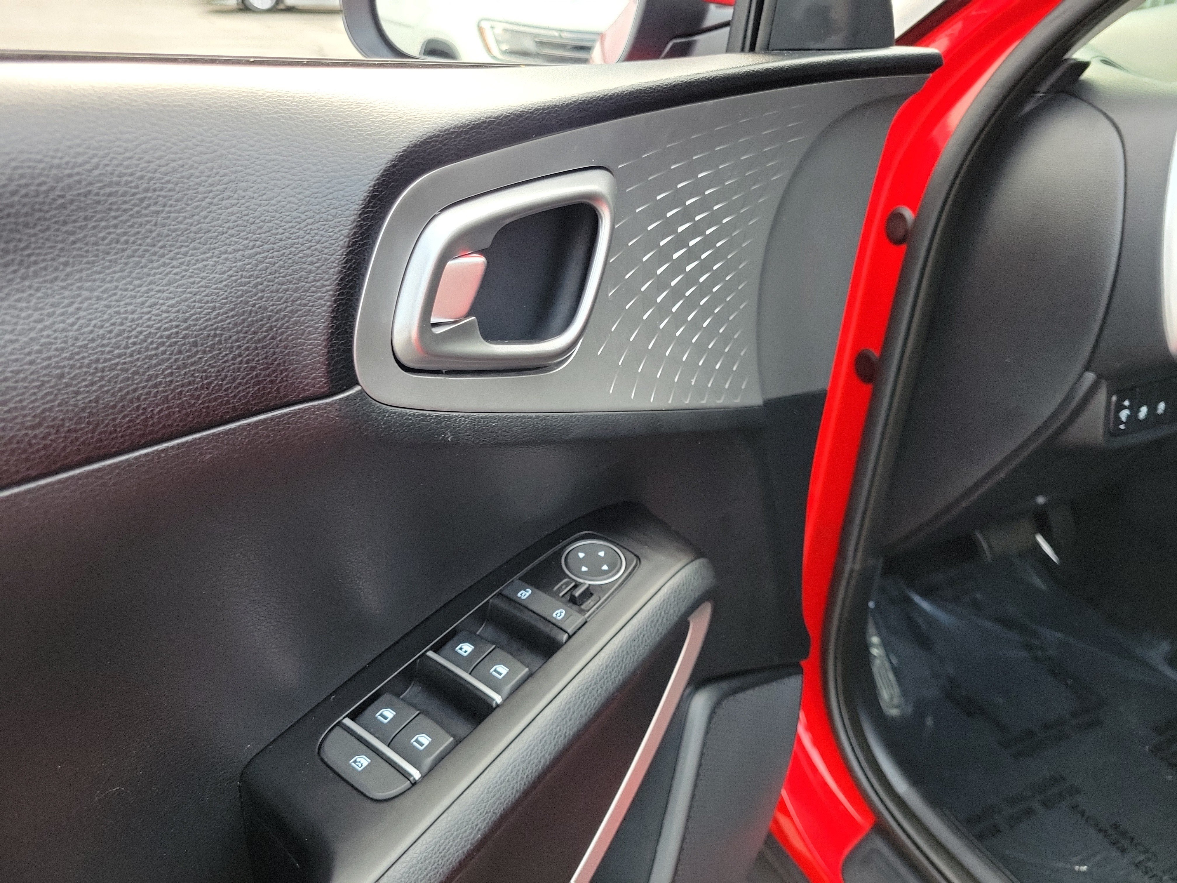 Used 2025 Kia Soul LX FWD image 18