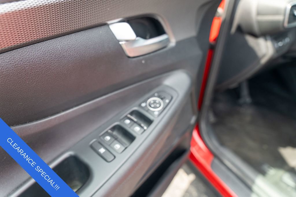 Used 2020 Hyundai Santa Fe SE image 16