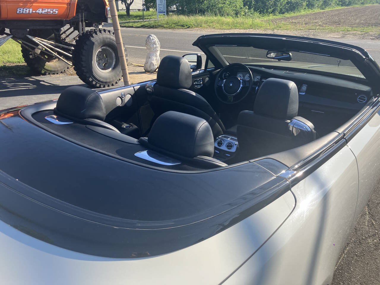 Used 2018 Rolls-Royce Dawn RWD image 26