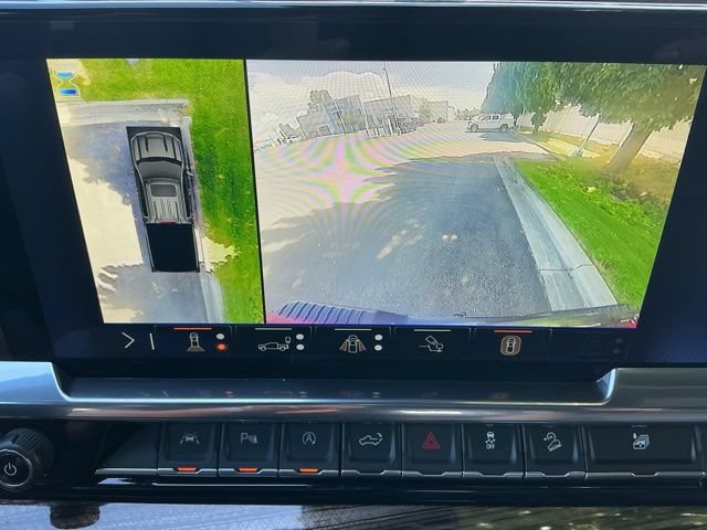 Used 2024 Chevrolet Silverado 1500 LT Trail Boss w/ LT Trail Boss Premium Package AWD/4WD image 17