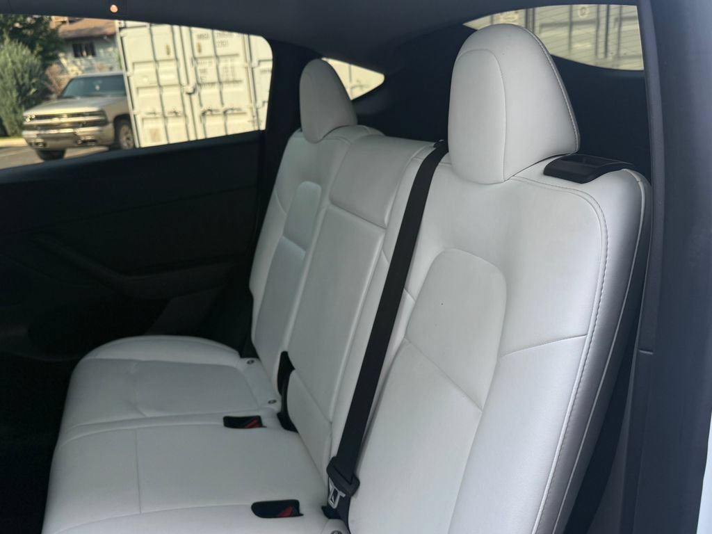 Used 2022 Tesla Model Y Long Range AWD/4WD image 30
