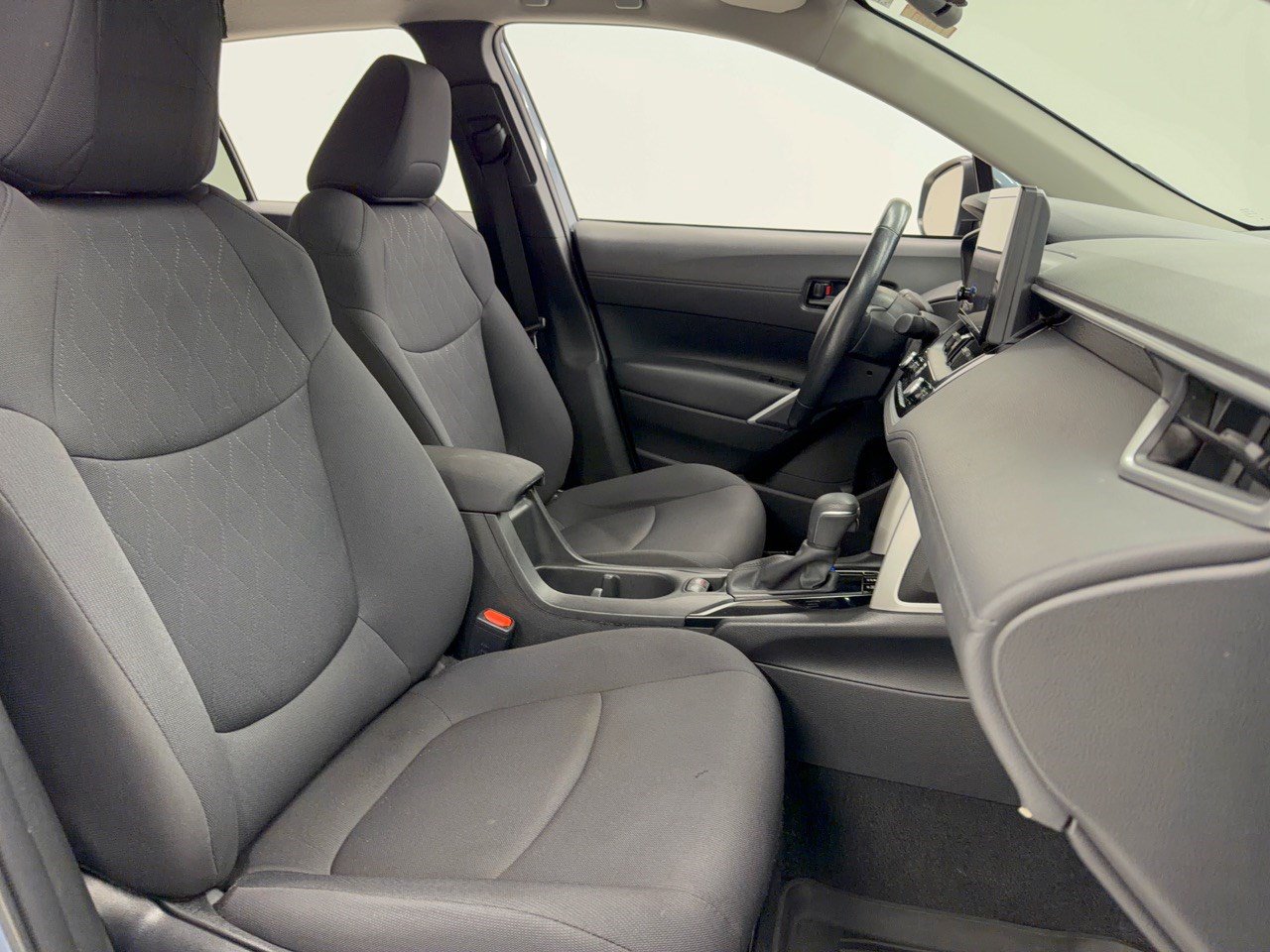 Used 2023 Toyota Corolla Cross LE AWD/4WD image 30