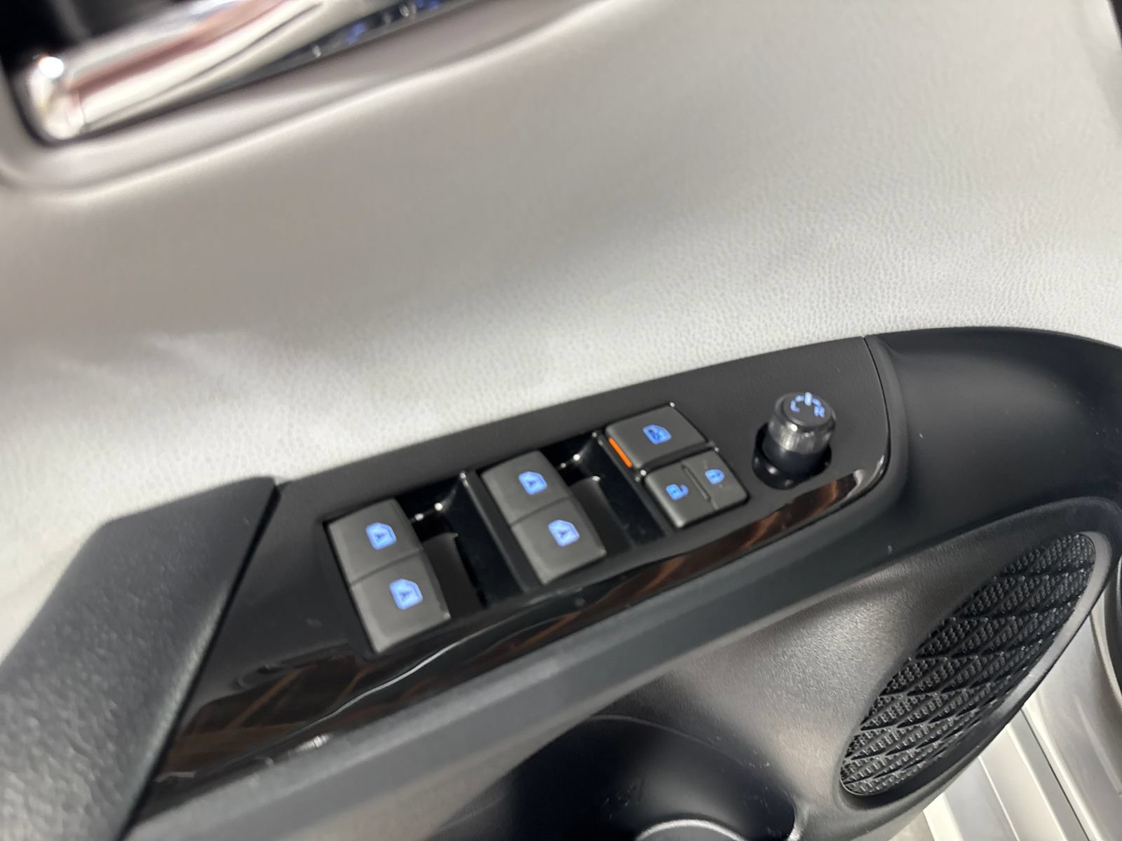 Used 2016 Toyota Prius FWD image 24