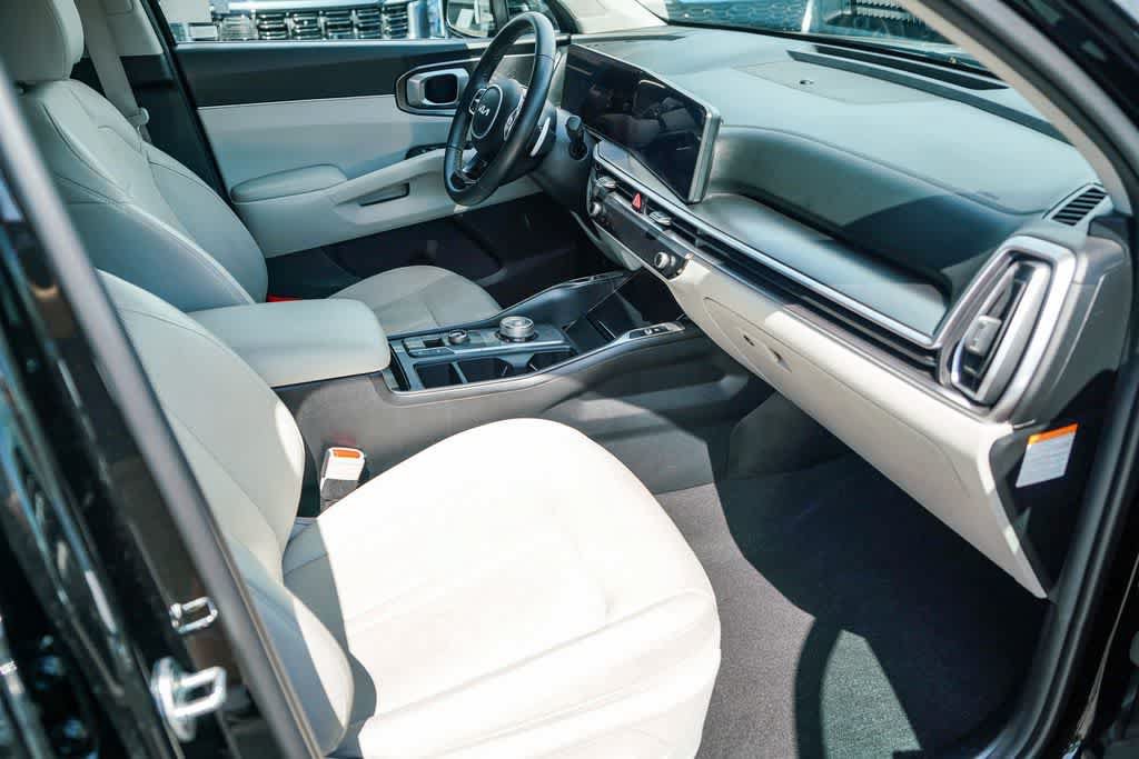 Certified 2025 Kia Sorento EX AWD/4WD image 15