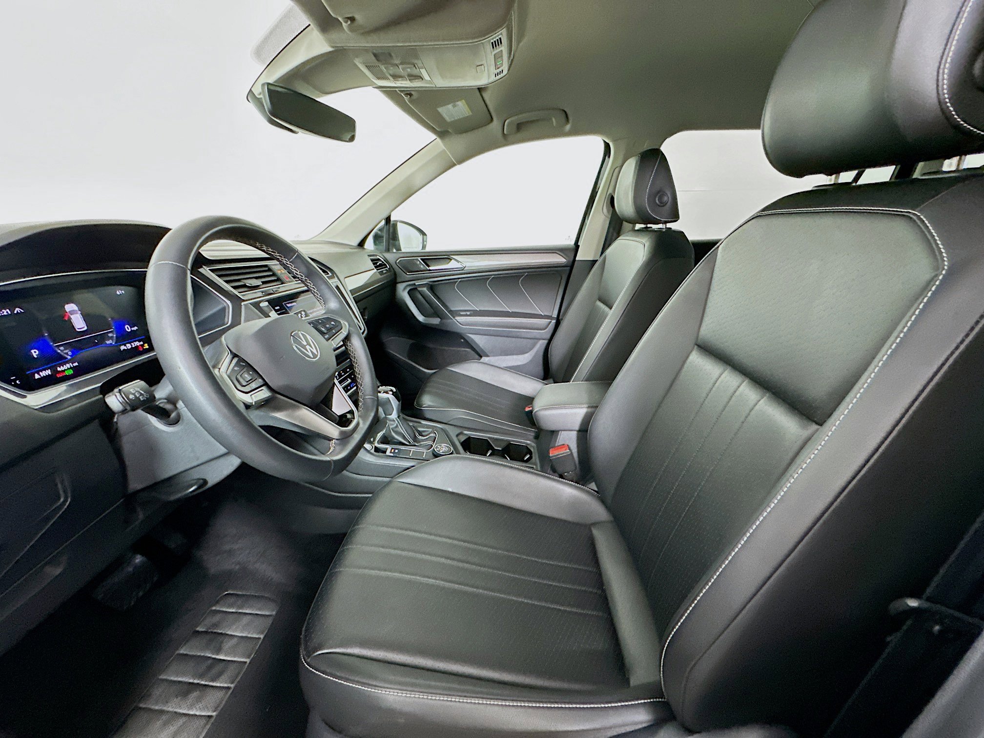 Used 2024 Volkswagen Tiguan SE image 13