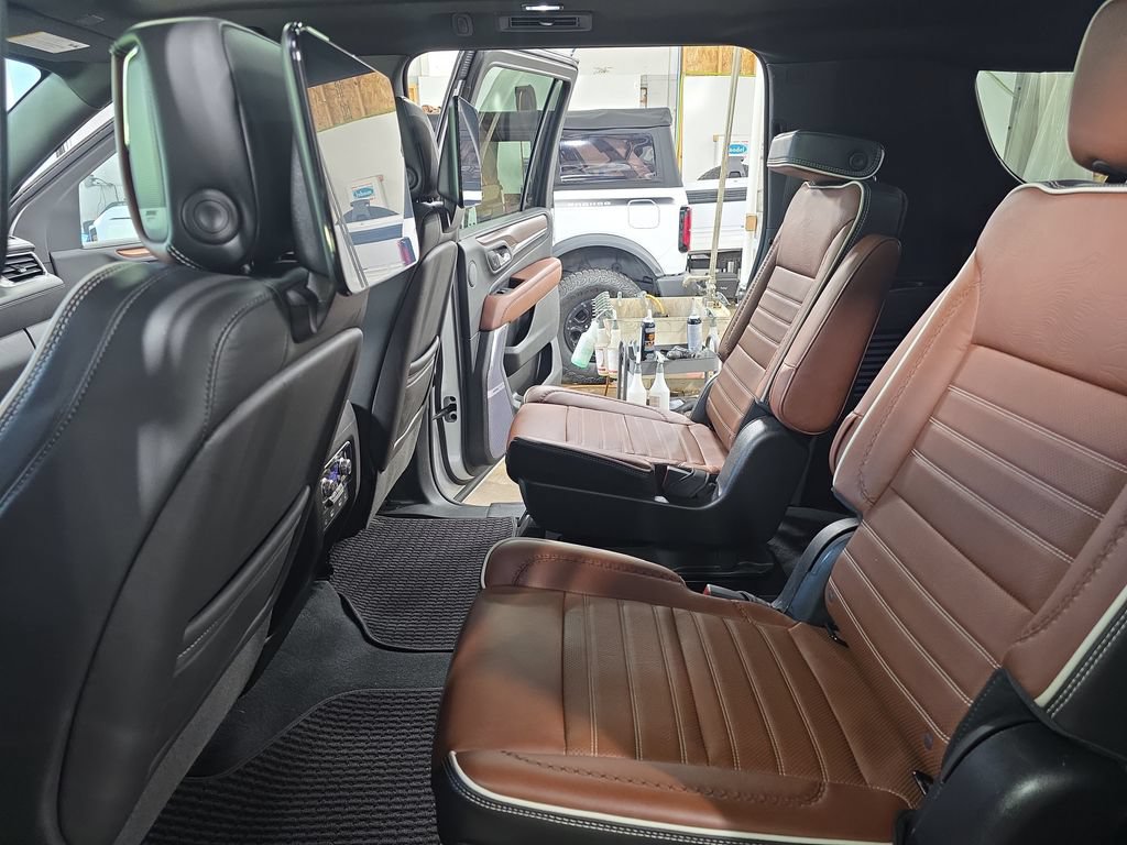 Used 2023 GMC Yukon XL Denali Ultimate AWD/4WD image 14
