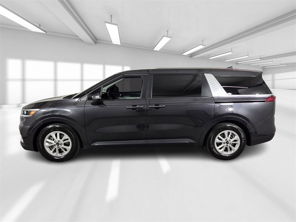 Used 2024 Kia Carnival LX image 3