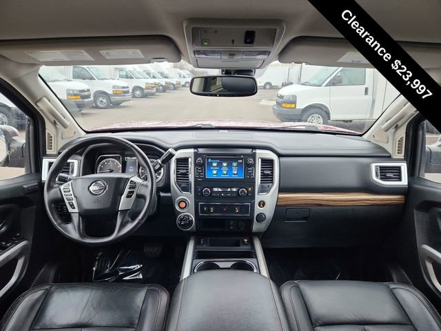 Used 2018 Nissan Titan SL image 32