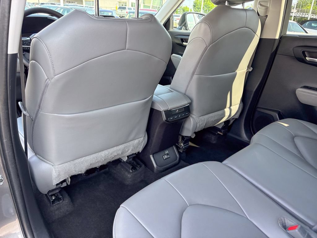 Certified 2024 Toyota Highlander XLE FWD image 47