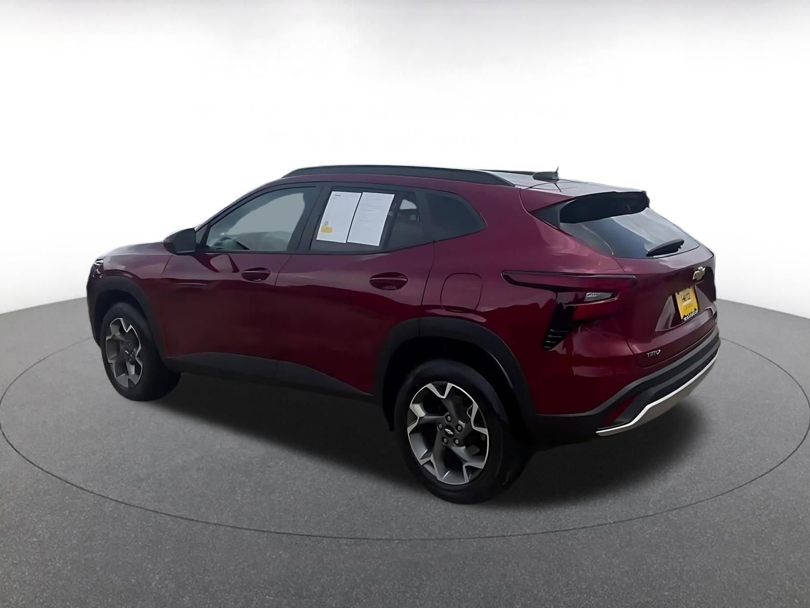 Used 2025 Chevrolet Trax LT FWD image 8
