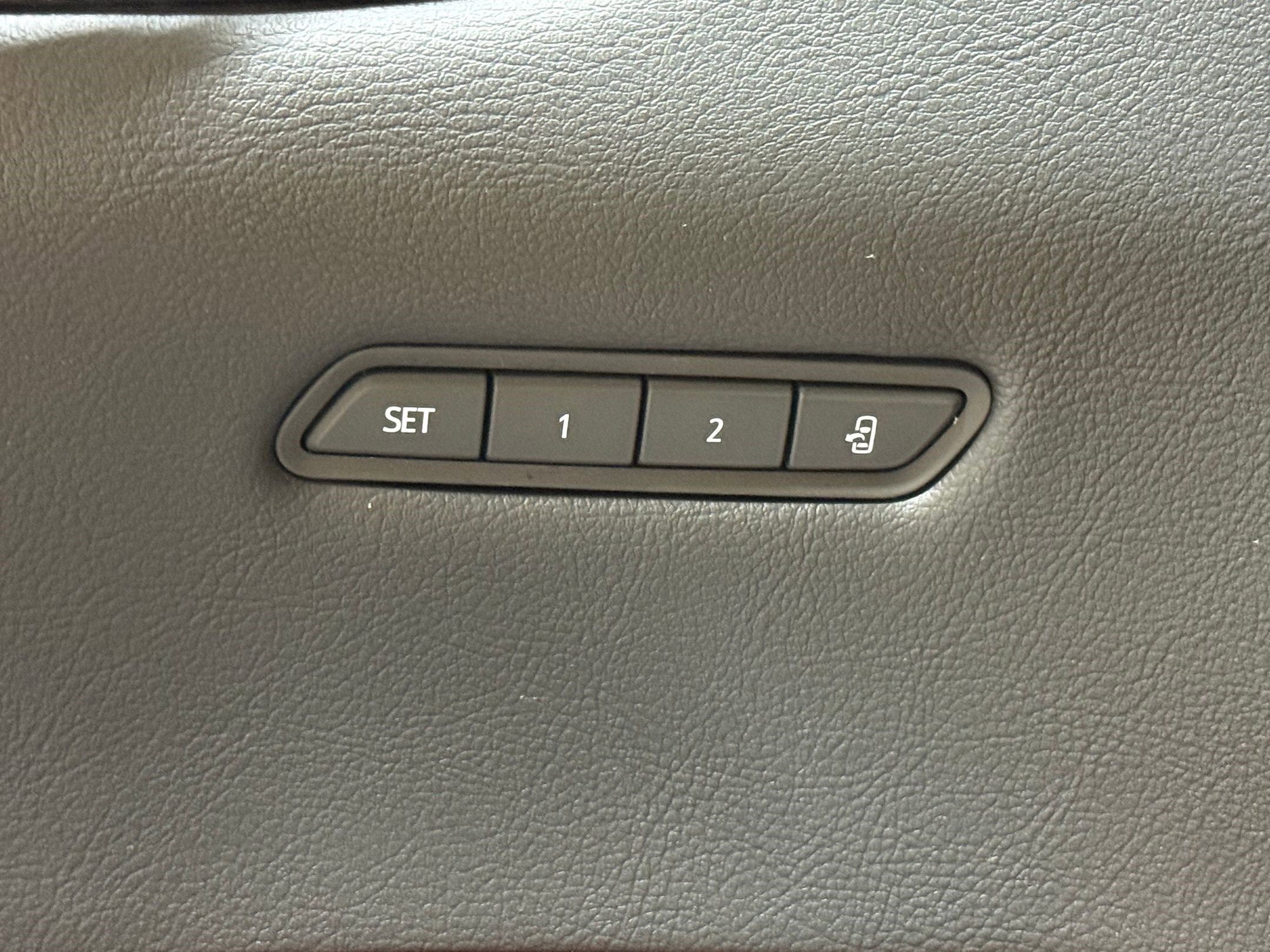 Certified 2022 Cadillac XT5 Premium Luxury w/ Technology Package image 18