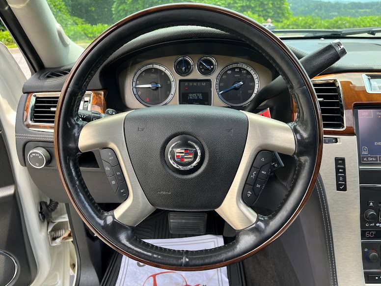 Used 2014 Cadillac Escalade Platinum AWD/4WD image 12