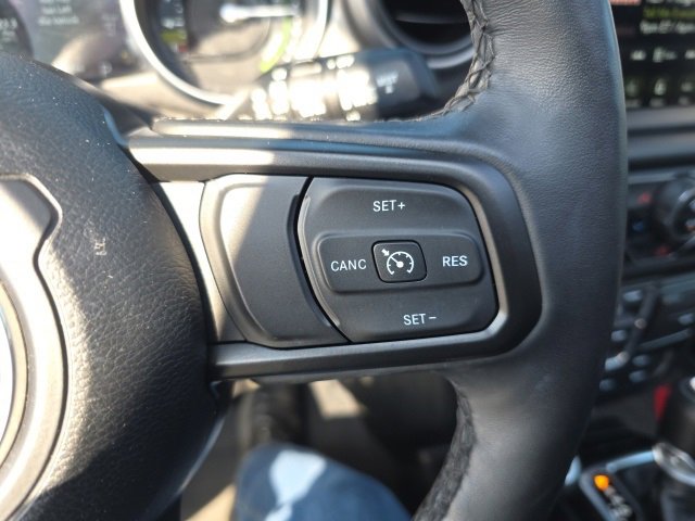 Used 2023 Jeep Wrangler Unlimited w/ Sun & Screen Package image 19