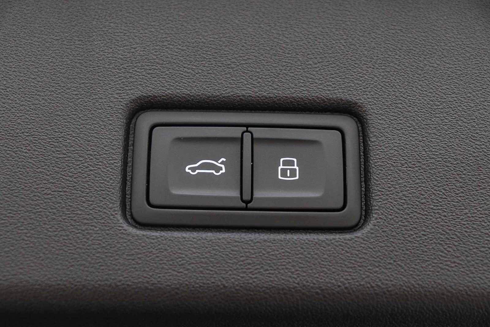 Used 2023 Audi Q4 e-tron Premium Plus w/ Premium Plus RWD image 39