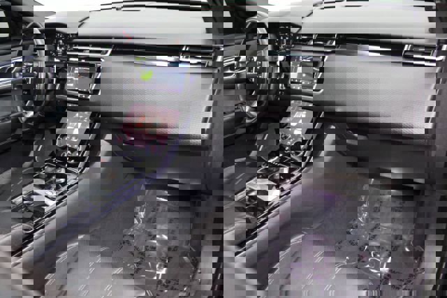 Used 2018 Land Rover Range Rover Velar R-Dynamic SE image 27