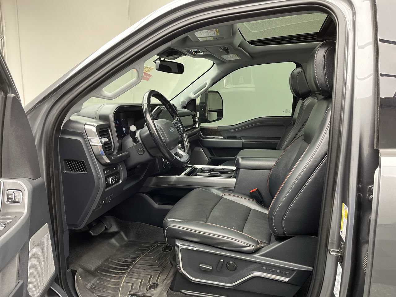 Certified 2023 Ford F250 Lariat AWD/4WD image 3