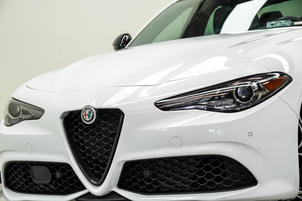 Used 2023 Alfa Romeo Giulia Veloce RWD image 2