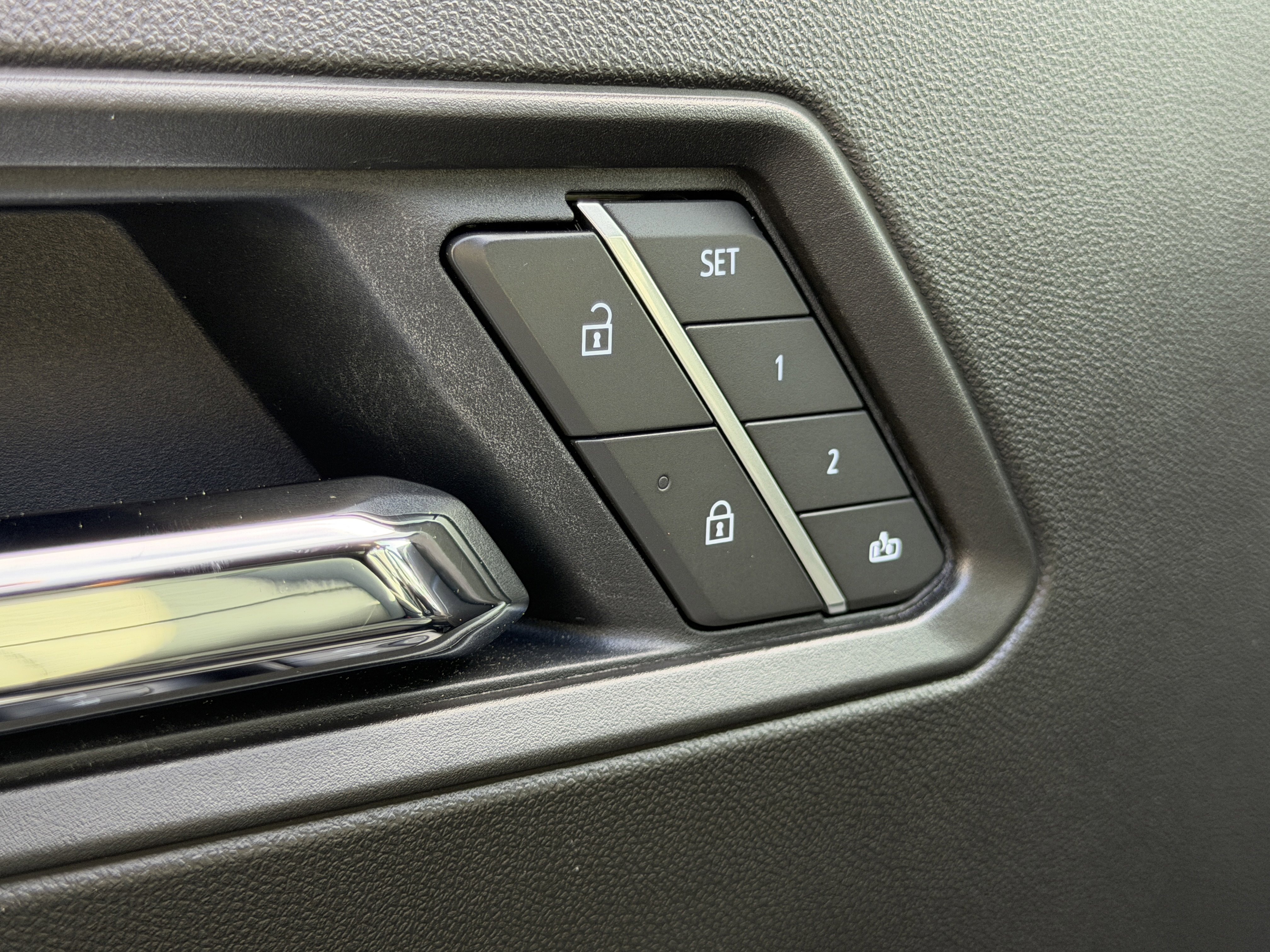 Used 2025 Chevrolet Colorado ZR2 w/ Technology Package image 12