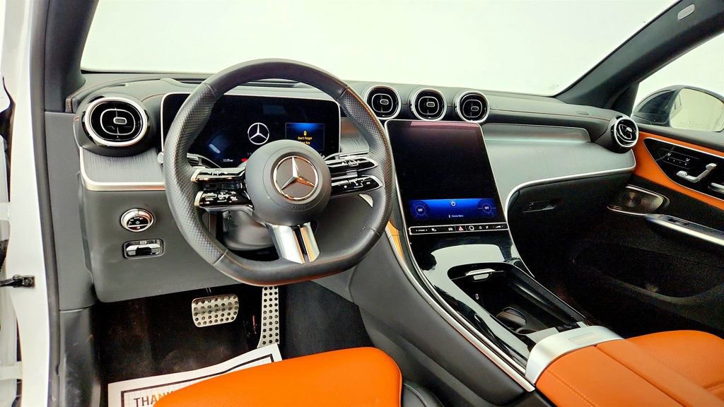 Used 2024 Mercedes-Benz GLC 300 4MATIC image 12