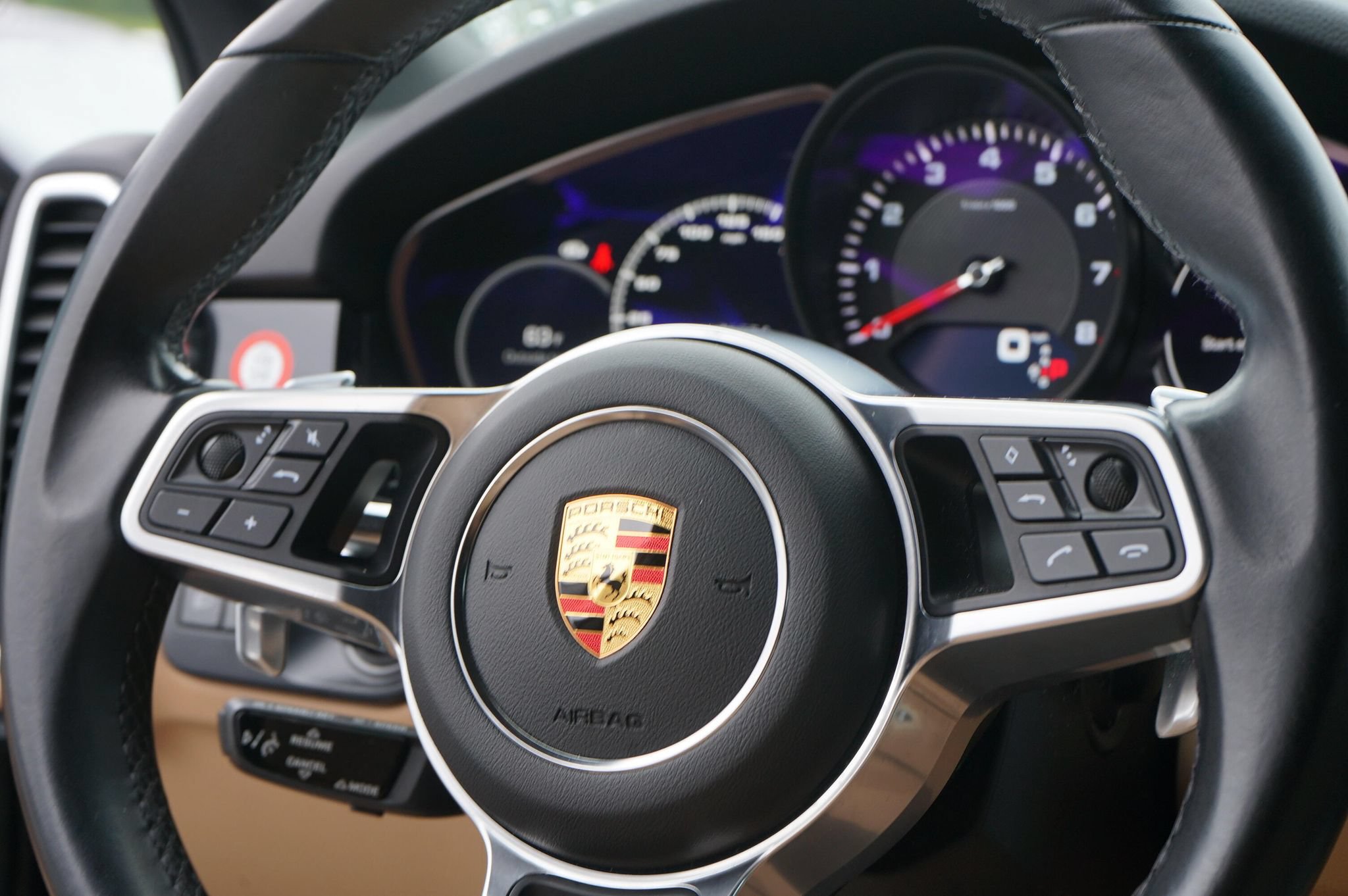 Used 2021 Porsche Cayenne AWD/4WD image 18