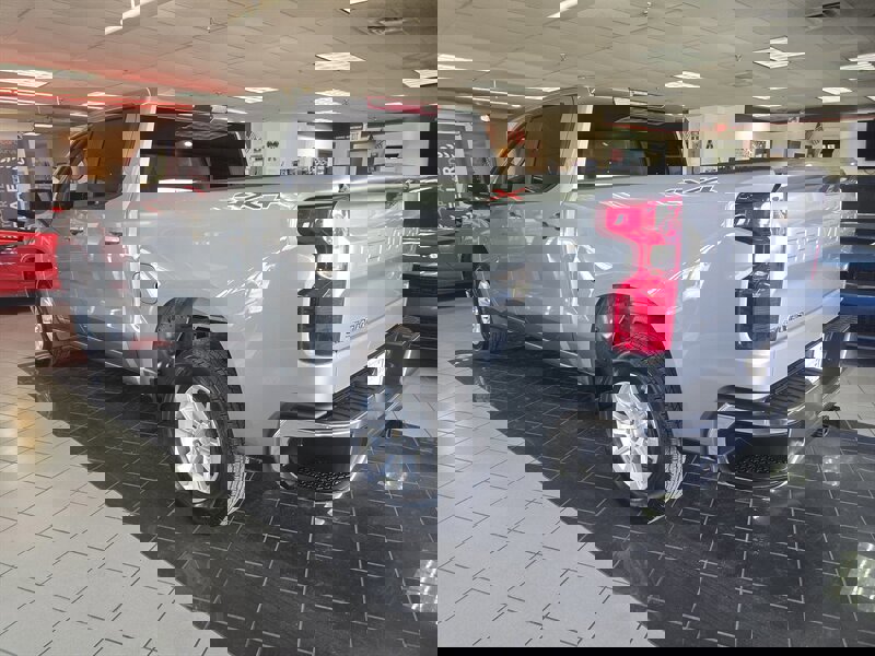 Used 2025 Chevrolet Silverado 1500 LT image 6