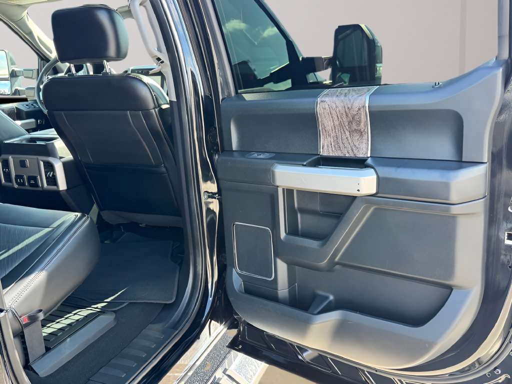 Used 2019 Ford F250 Lariat w/ Lariat Ultimate Package AWD/4WD image 29
