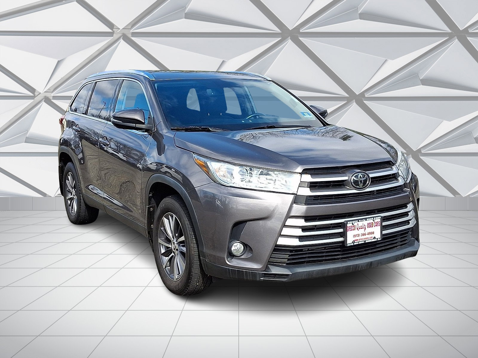 Used 2019 Toyota Highlander XLE AWD/4WD image 2