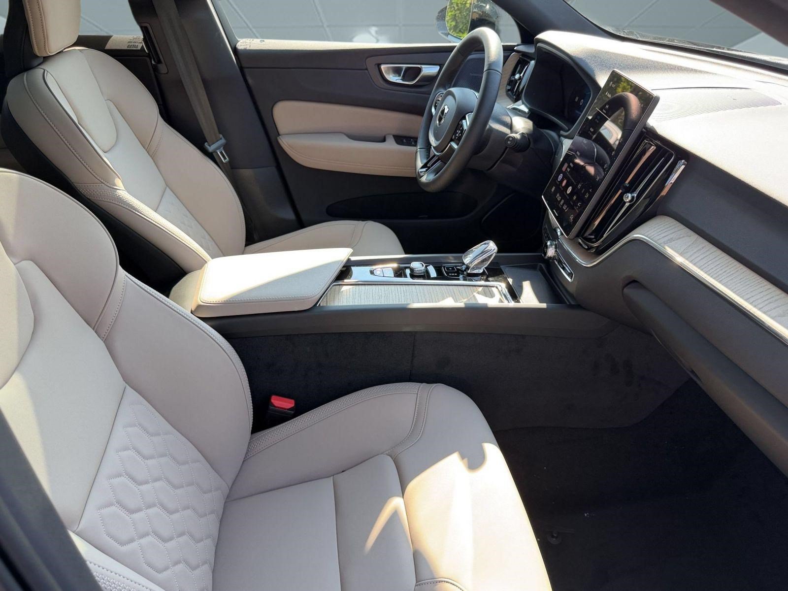 New 2027 Volvo XC60 B5 Plus AWD/4WD image 24