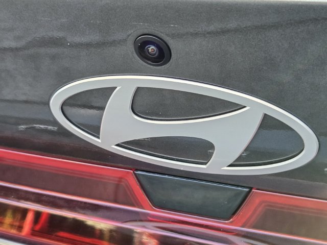 Used 2025 Hyundai Elantra SE FWD image 11