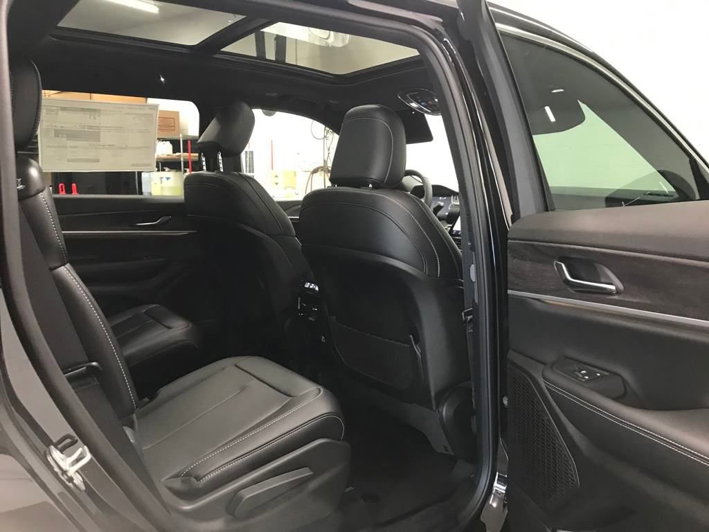 New 2025 Jeep Grand Cherokee L Limited image 39