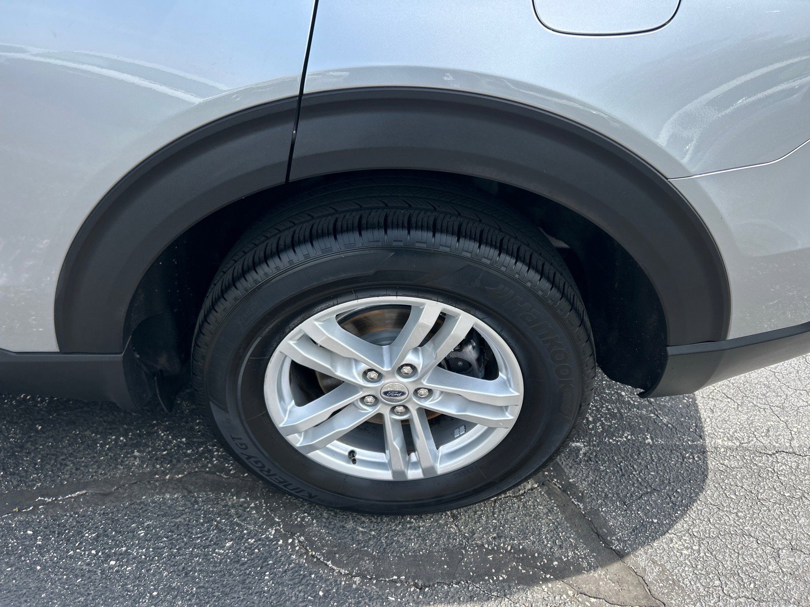 Certified 2020 Ford Explorer XLT w/ Equipment Group 202A AWD/4WD image 34