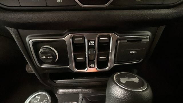 Used 2024 Jeep Wrangler Unlimited w/ Convenience Group AWD/4WD image 23