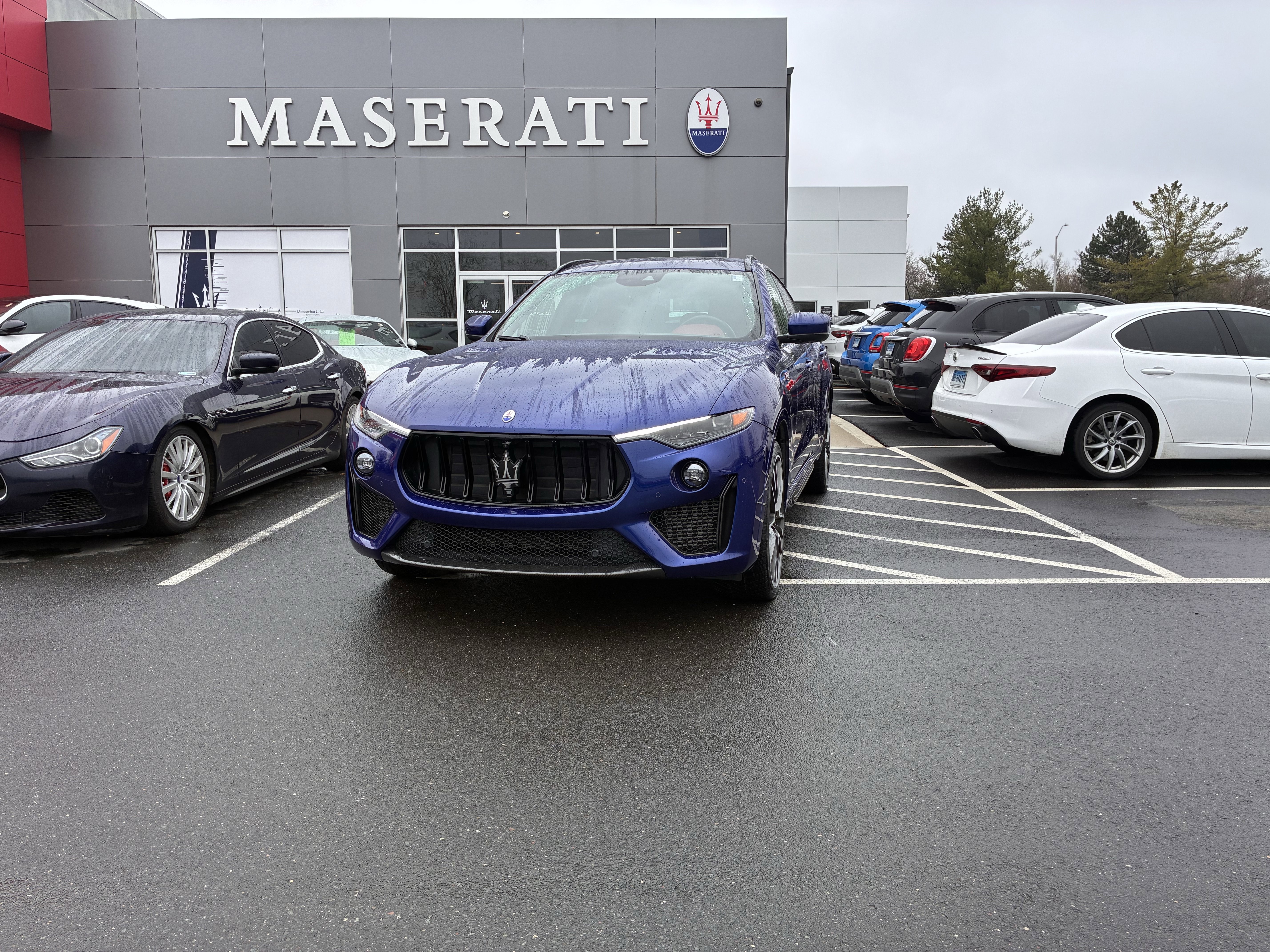 Used 2021 Maserati Levante Trofeo image 1