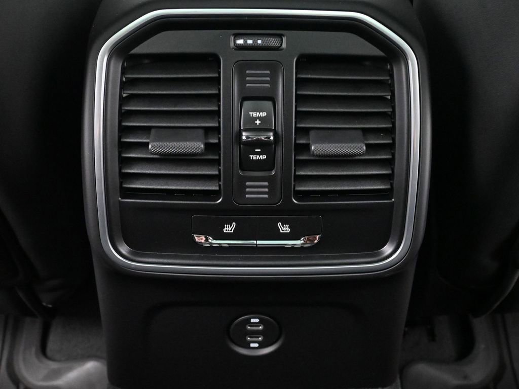 Certified 2026 Porsche Macan image 8
