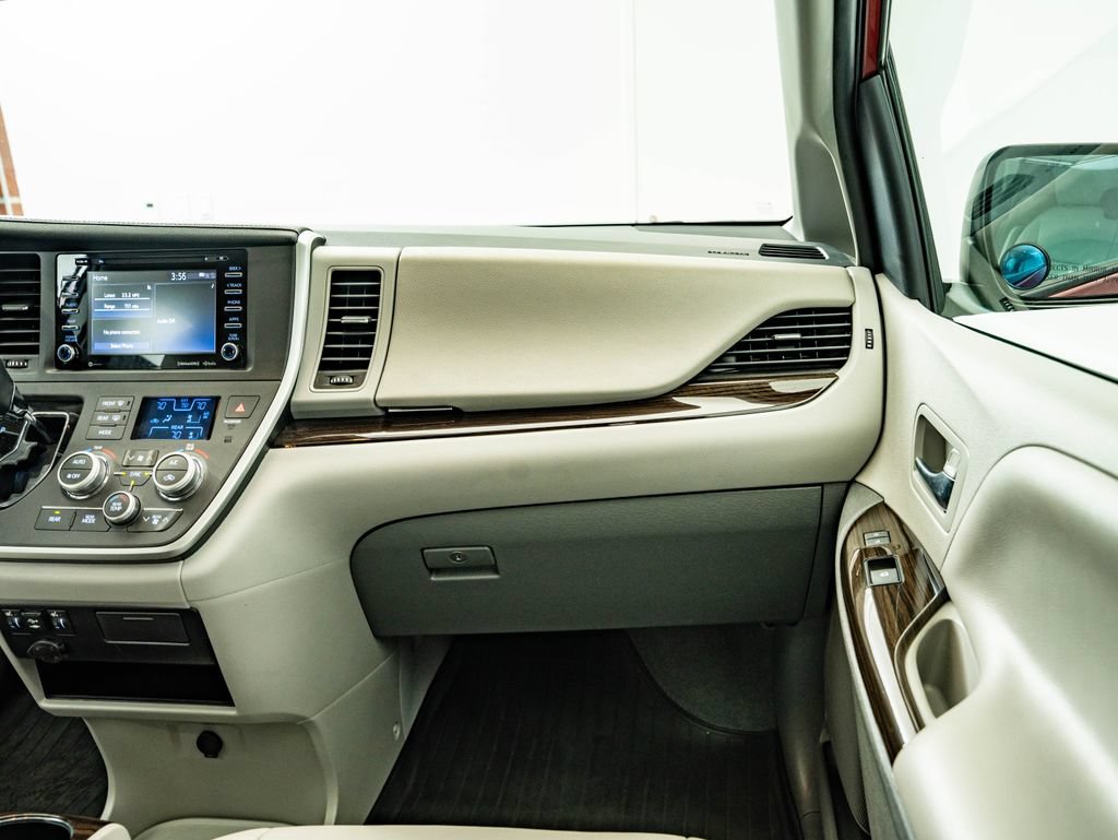 Used 2020 Toyota Sienna XLE FWD image 50