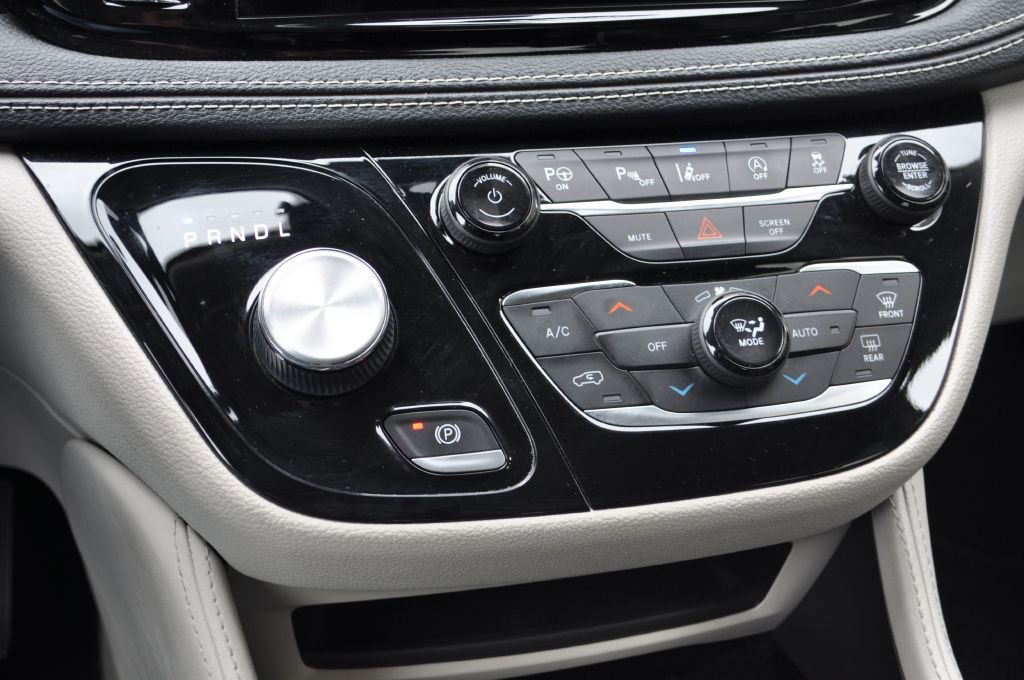 Used 2022 Chrysler Pacifica Limited image 9