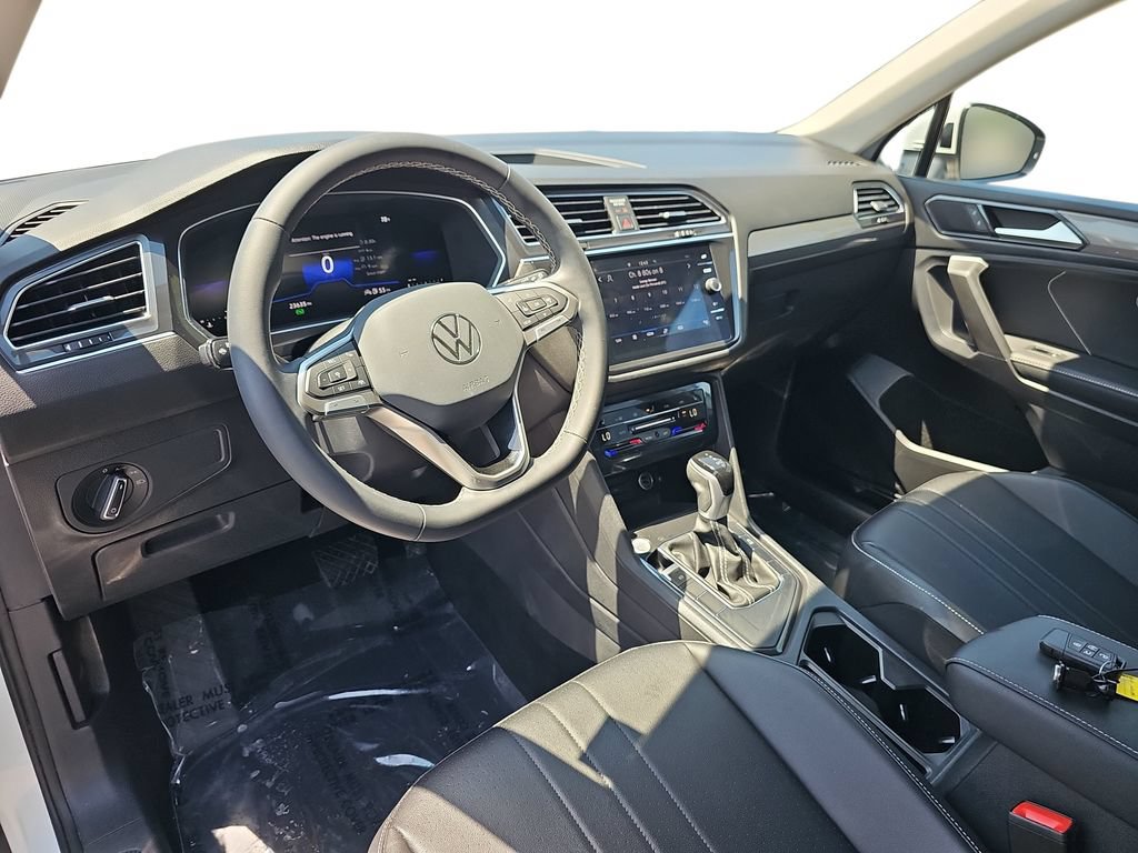 Used 2023 Volkswagen Tiguan SE FWD image 16