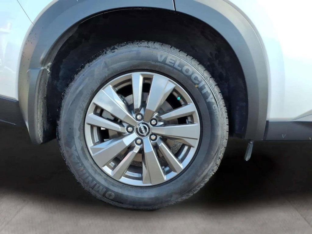 Used 2024 Nissan Pathfinder SV image 19
