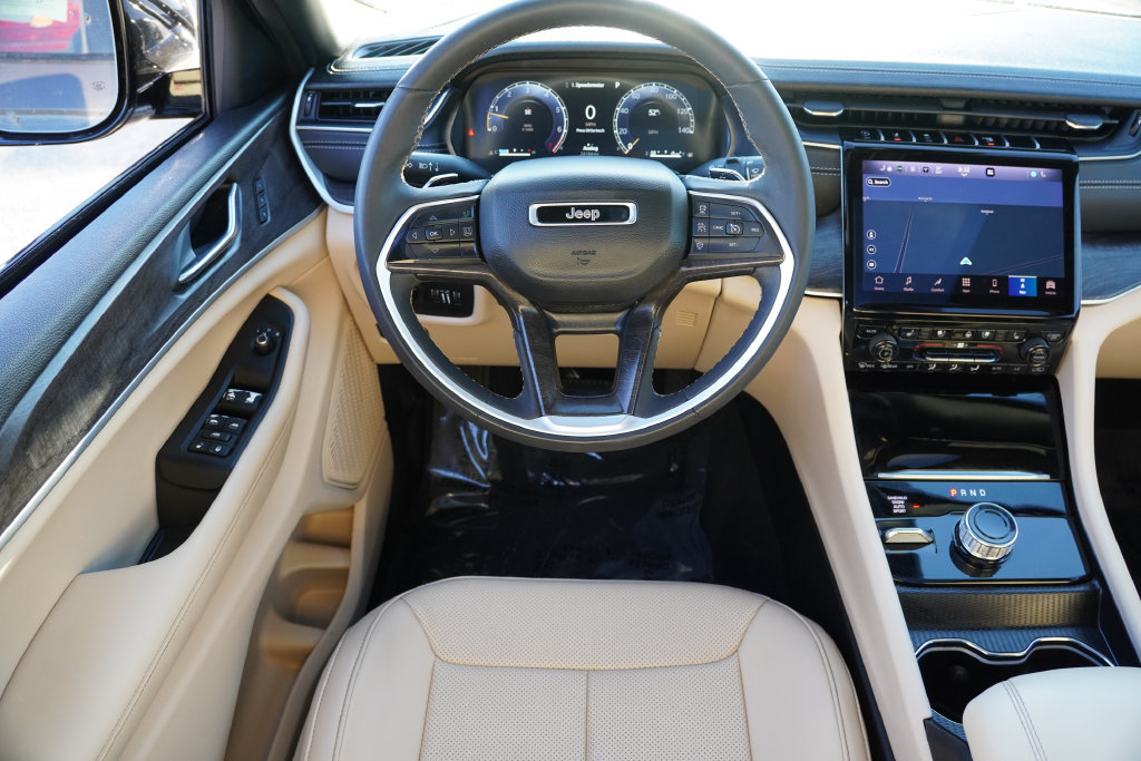 Certified 2025 Jeep Grand Cherokee Limited w/ Luxury Tech Group II AWD/4WD image 21