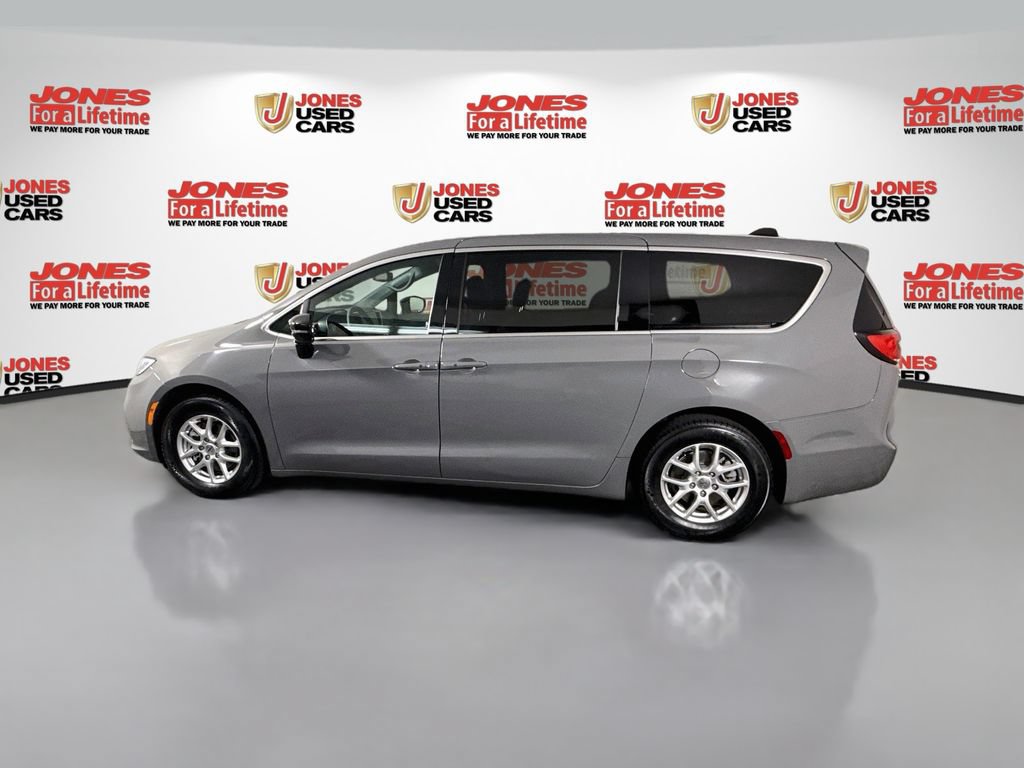 Used 2025 Chrysler Pacifica Select FWD image 15