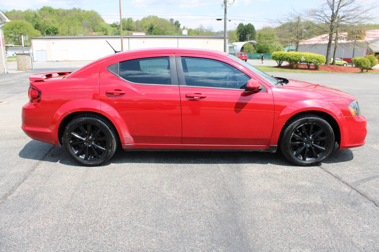 Used 2013 Dodge Avenger SXT w/ Blacktop Pkg FWD image 6